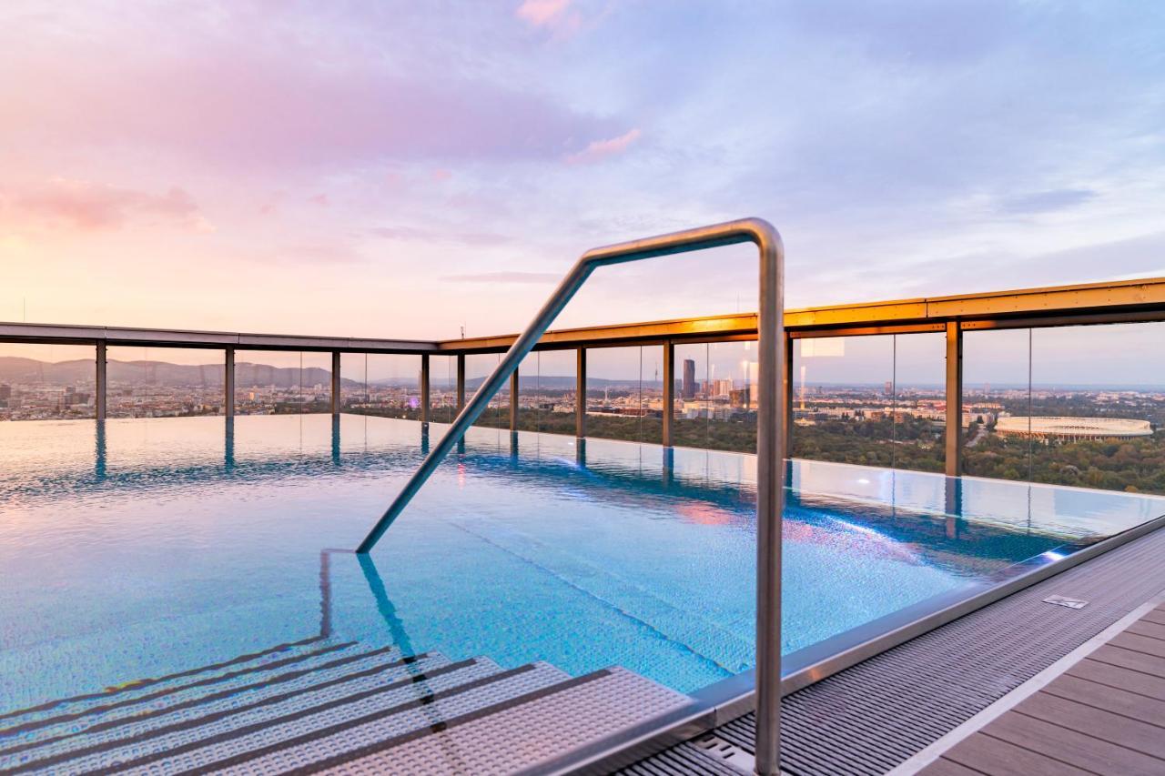 Triiiple Tower Dream With Rooftop-summer-pool